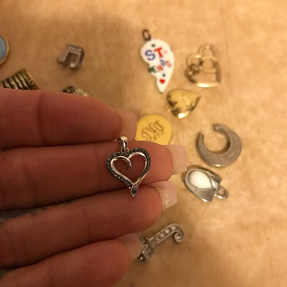 3 for 25.00 Lot of 15 Necklace Charms - Picture 5 of 8